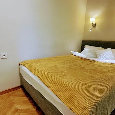 Elegant - Center, Near Old Town Apartment *