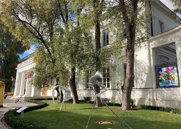 Elegant - Center, Near Old Town شقة